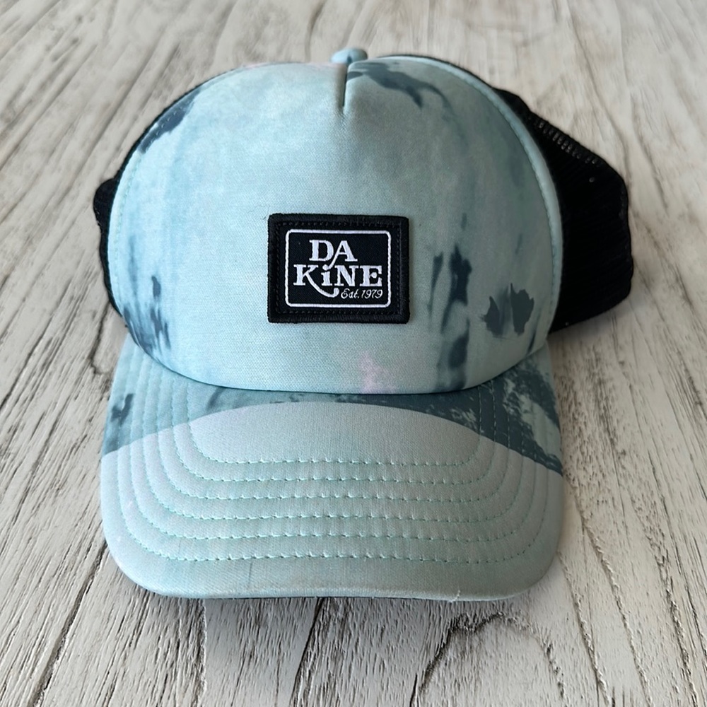 Dakine hat.